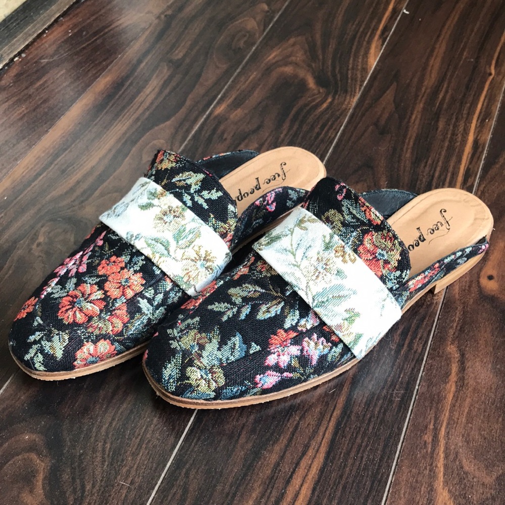 Free People Slides